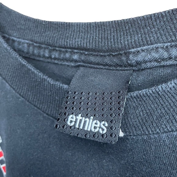 Vintage Etnies Skateboard T-Shirt Sz LG USA Black Graphic Rare Skull Tribal Red - Picture 3 of 5